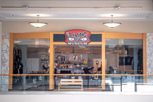 Horror fans bid a bittersweet farewell to an empty Pennsylvania mall full of zombies