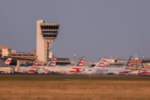 American Airlines says technology outage temporarily halted flights
