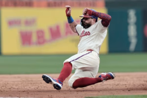 Kyle Schwarber’s bat and baserunning set the tone in Phillies’ 6-1 win over the Mets