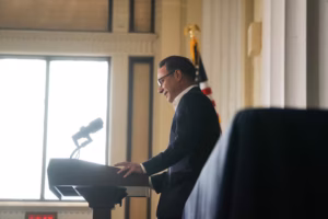 Shapiro takes new step in boosting Democrats in both state and federal swing districts