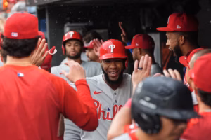 Bryan De La Cruz powered the Phillies’ rain-shortened victory over the Orioles. Could he be a trade deadline alternative?