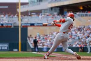 Phillies rally from five-run deficit to complete series sweep of Twins