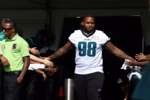 Eagles practice observations: Defense brings the camp fire; O-line woes; DeVonta Smith and who else?