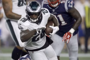 Former Eagles running back granted early release from prison to see dying daughter