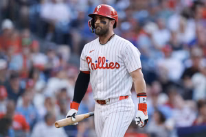 Phillies’ Bryce Harper is managing knee soreness that’s ‘bothering me a little bit’